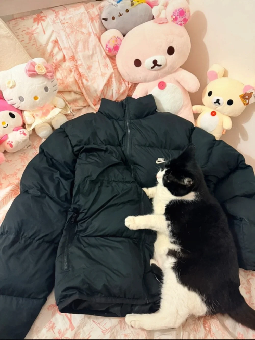 Nike black puffer Jacket - Size L (BEST if ur a XL)